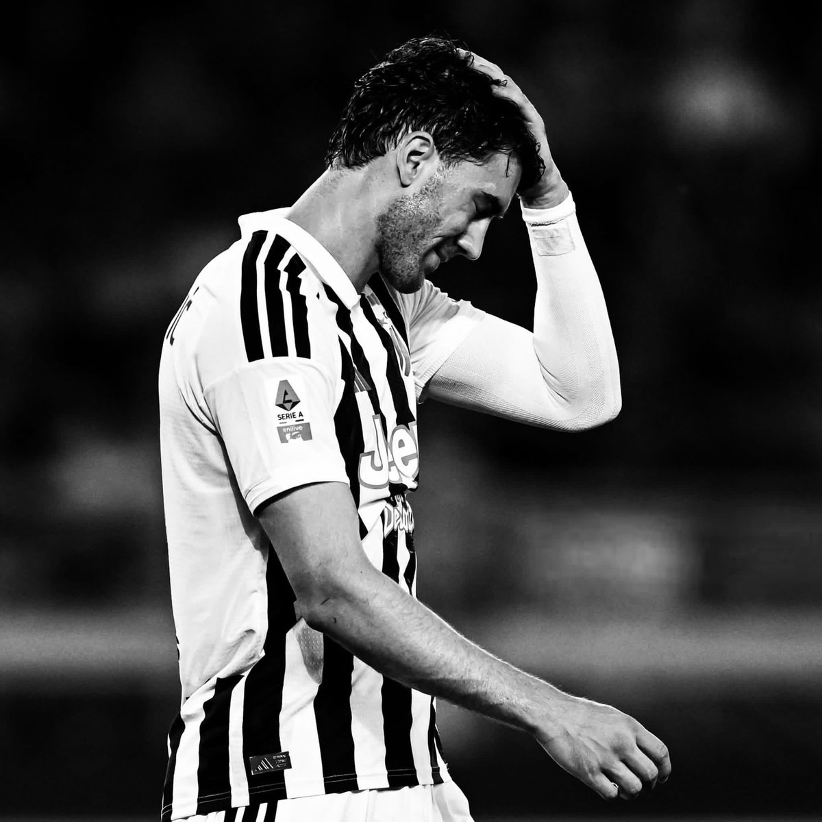 itti_juve's tweet photo. إحصائيات فلاهوفيتش منذ انضمامه إلى يوفنتوس، تمكن فلاهوفيتش من كسر حاجز الـ 11 هدف في موسم واحد لمرة واحدة فقط 🤷‍♂️

.
◉ 2021/22 [ 7 أهداف ]
◉ 2022/23 [ 10 أهداف]
◉ 2023/24 [ 16 هدف ]
◉ 2024/25 [ 10 أهداف ]
◉ 2025/26 [ 7 أهداف ]

في سجله أيضاً غاب عن 48 مباراة https://t.co/Th5hZstVhJ