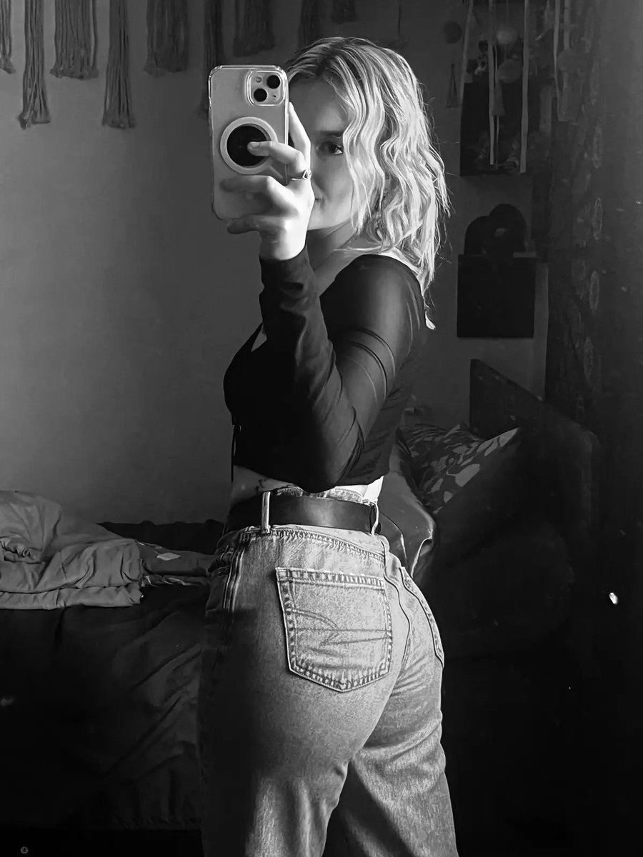 Creas3_'s tweet photo. sexy college pawg ass #goon #wankchat #builtforbbc #bnwo #snowbunny https://t.co/uIg6P2iylI