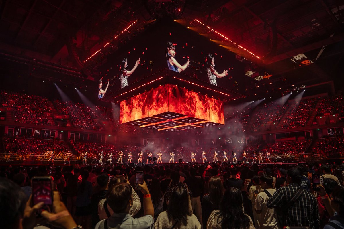 OT_9WICE's tweet photo. JYPE tuvo una mala organización y gestión y si bien pudo ser mejor, y eso ds tanta lástima, por qué definitivamente en estética, visual y artísticamente hablando el THIS IS FOR TOUR de TWICE ha quedado en la HISTORIA, sin duda, de los más increíbles de todo el K-pop https://t.co/8hDcqPGROp