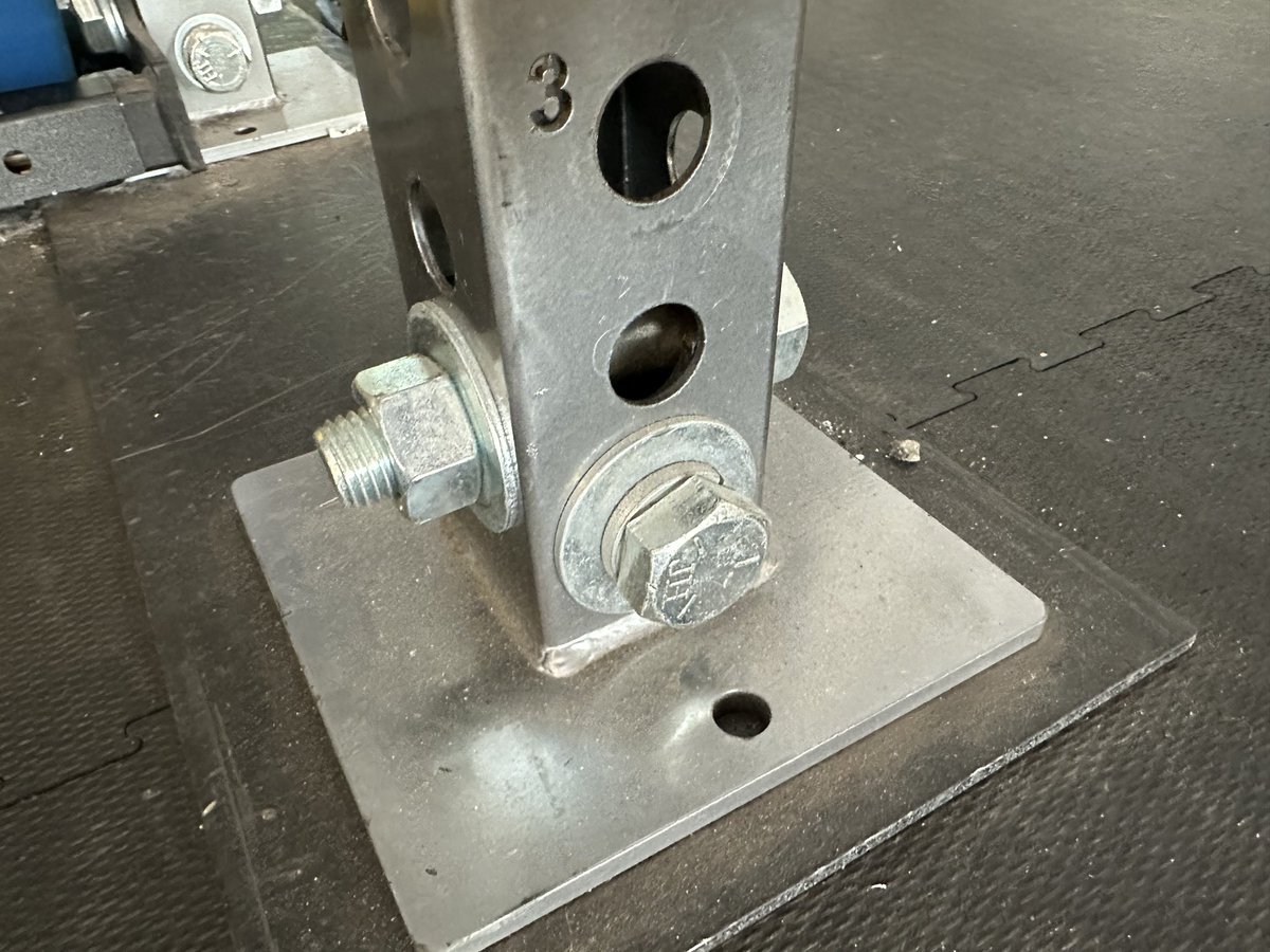 Oilfield_Rando's tweet photo. I’m trying to work out but I don’t know how long I can suppress the urge to go get my impact and wrench out of the truck and correct this travesty.

It’s every bolt in the rack!!! https://t.co/lGPWnOrsAo