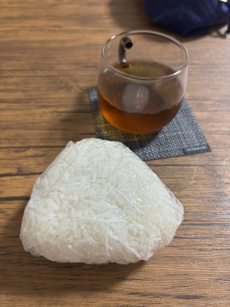 moneyhack111's tweet photo. 朝メッシはデカおにぎり🍙 https://t.co/znzqrA3w5K