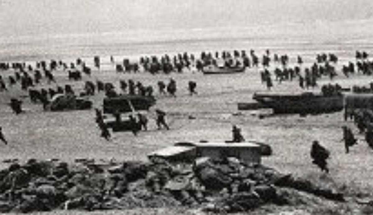 adbrora's tweet photo. @Vivrelhistoire @WHW_HighlandIC You can see the same abandoned vehicles in the same location in both photographs https://t.co/vrzY68v7le