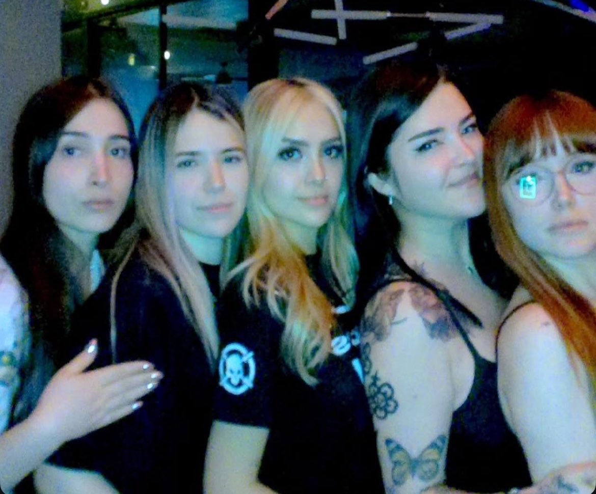 melizer0's tweet photo. @TwitchLatam Ellas ❤️ https://t.co/lfxiC32NCc
