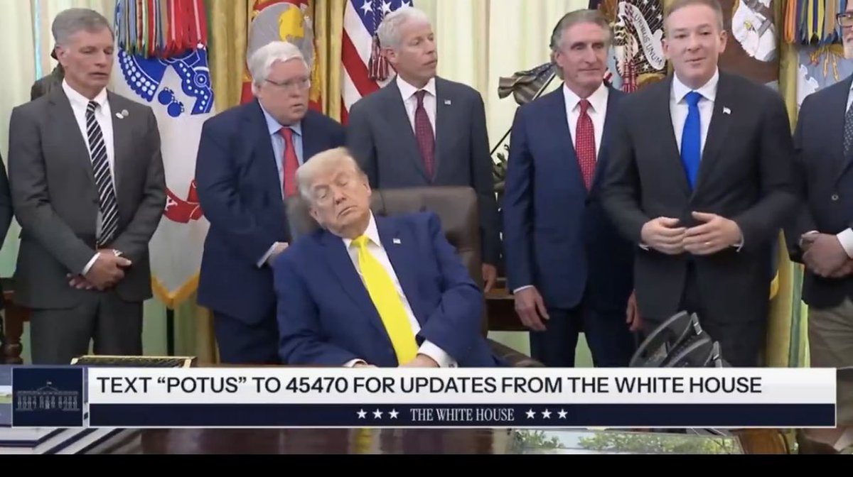 Megan_With_No_H's tweet photo. Nothing to see here just the PRESIDENT literally falling asleep in the middle of a meeting in the middle of the fucking day. https://t.co/QpPcVIJZLB