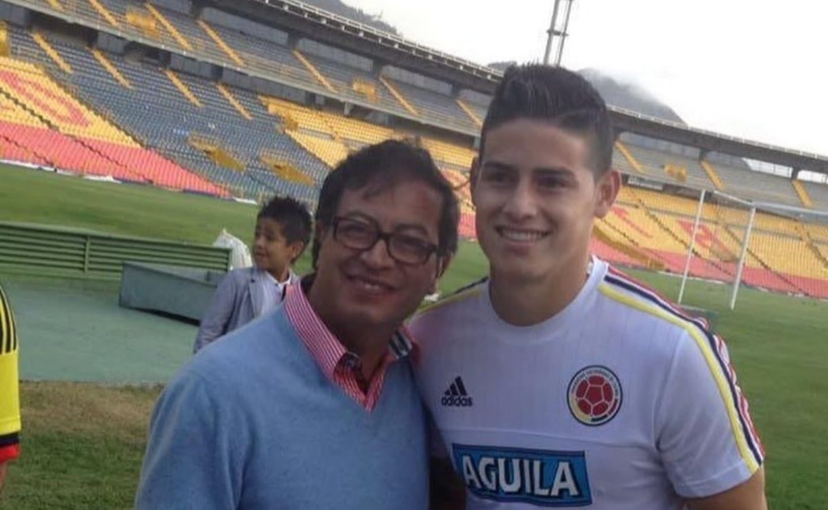 DanielRMed's tweet photo. No hay que vituperar a @jamesdrodriguez ni reprocharle, tenemos que desearle que le vaya bien y que su magia se exprese en el mundial, porque jóvenes como Antonella Petro lo ven como un referente adentro y afuera de la cancha. 

James fue uno de los “últimos”, lo vimos en su documental, sabemos de los sacrificios que hizo para convertirse en profesional, ahora que es de los primeros, todas y todos deseamos que ponga su talento y su calidez humana en representación de lo que somos como país: gente buena, de buenos sentimientos, gente que no guarda rencor ni piensa en destripar a otros. Mucho menos a la juventud.

Que renazca el capitán, el ser humano que muy joven salió del país tras la búsqueda de un sueño y que jamás olvide su origen, el joven James de buenos sentimientos al que la juventud colombiana quiere estrechar la mano. ¡Que no nos la deje estirada! 

Que el espíritu del 10 más grande que parió este continente y que jamás olvidó que era el hijo de dos obreros de villa Fiorito lo ilumine para que se repita la historia del 86 

Fuerza mi tricolor 🇨🇴