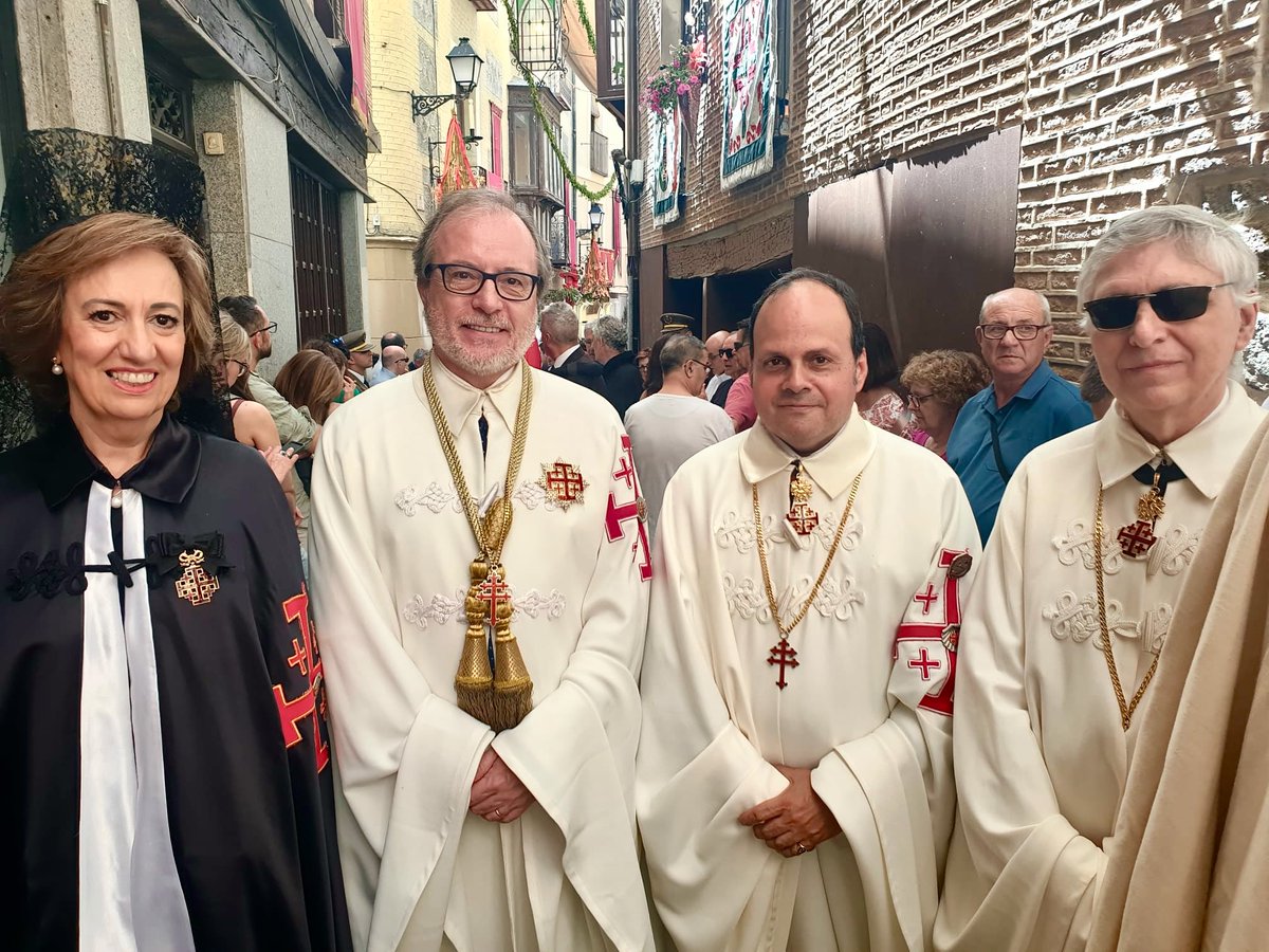 ocssj's tweet photo. El Lugarteniente en el Corpus Christi de Toledo.
https://t.co/ma40N4Qjlu #ordendelsantosepulcro #ordendelsantosepulcroespaña #ocssj #oessh #embajadoresdepaz #deuslovult https://t.co/NXWEh3g6mb