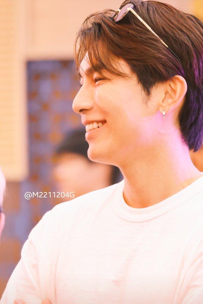 Rieight0920's tweet photo. 笑顔で過ごせますように❤️                                                　
                                             05/06/2026
ALWAYS BE BY YOUR SIDE 
                             
cr. on pic         
#WeAreBesideMew
#MewSuppasit    @MSuppasit https://t.co/xtjTBAvmEY