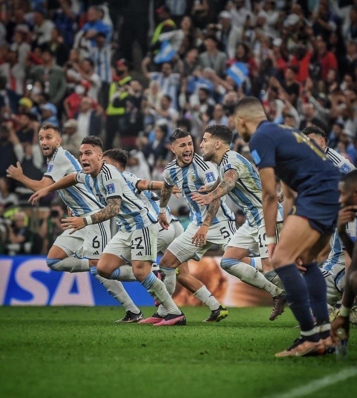 CrewsMat10's tweet photo. Argentina have reclaimed first place in the FIFA World Rankings from France, just days before the World Cup begins. https://t.co/gdldm3Kynv