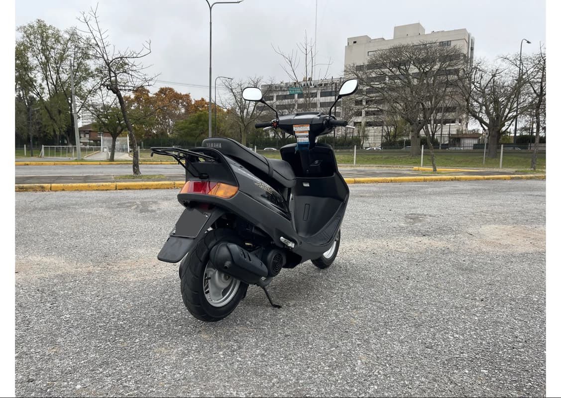 nicoschenquer's tweet photo. Esta subasta SIN RESERVA es solo para entendidos en la materia: YAMAHA AXIS 90cc de 199/ con tan solo 2,800km desde 0km. Parece sacada de la caja ayer. Hasta las cubiertas originales tiene. 

TIME CAPSULE

SIN RESERVA

NO DUDEN, EJECUTEN 😘 https://t.co/cXNCb4MYLY