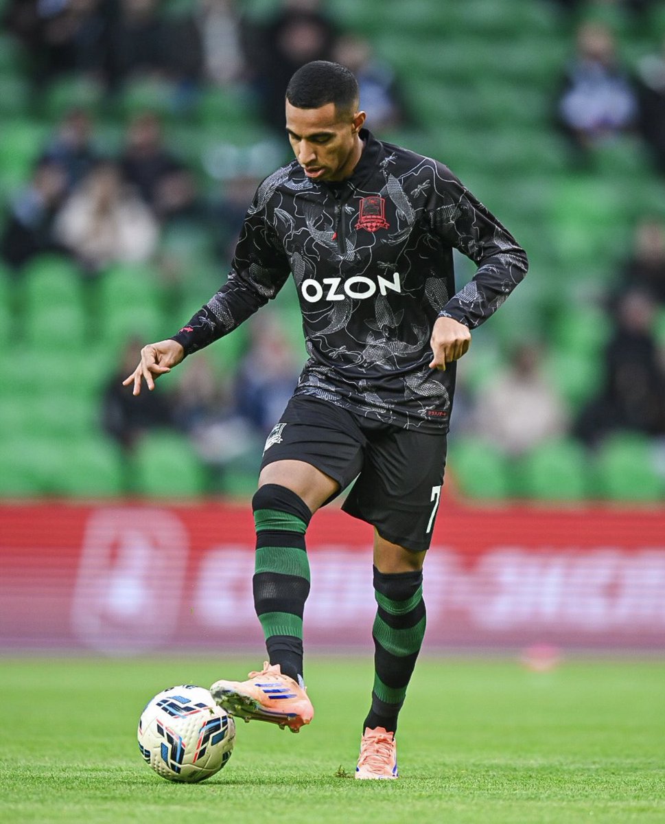 futebol_info's tweet photo. 🚨 São Paulo avança por Victor Sá e espera acerto rápido.

O atacante e seu estafe gostaram da proposta do Tricolor. Há otimismo entre as partes por um acordo.

O São Paulo ofereceu ao jogador de 32 anos um contrato até o fim de 2029, além de uma premiação caso o clube se classifique para a Libertadores do ano que vem.

🗞️ @geglobo 
📸 Krasnodar