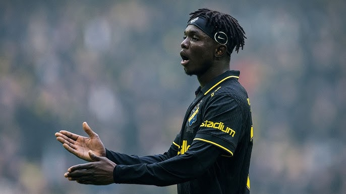 secretsourc's tweet photo. 🚨EXCL: Chelsea are closing in on personal terms with Zadok Yohanna over a long-term contract valid until 2034. #CFC

Player is very keen on the move and would pick Chelsea over Brighton, despite having a verbal agreement in place with #BHAFC.

Chelsea is ready to offer a package worth around €25m for the player, with conversations with AIK expected to take place soon.

Still unclear at this stage whether Yohanna would join Chelsea directly or be part of the Strasbourg pathway.🔵