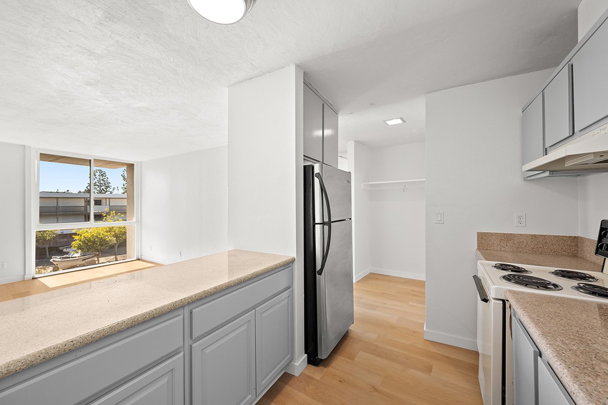 SunnyCoastRPR's tweet photo. 📍 3050 Rue D'Orleans #310, SD 92110: $2,095/mo (water/trash incl.). Bright 1BR/1BA, 547 sqft with AC, 1 parking spot, and storage. Includes pool, gym, and tennis access. Small pets OK ($350 dep). Section 8 OK. Requires 700+ credit, 2.5x rent income, no evictions/co-signers. https://t.co/NqgmZDKkHK