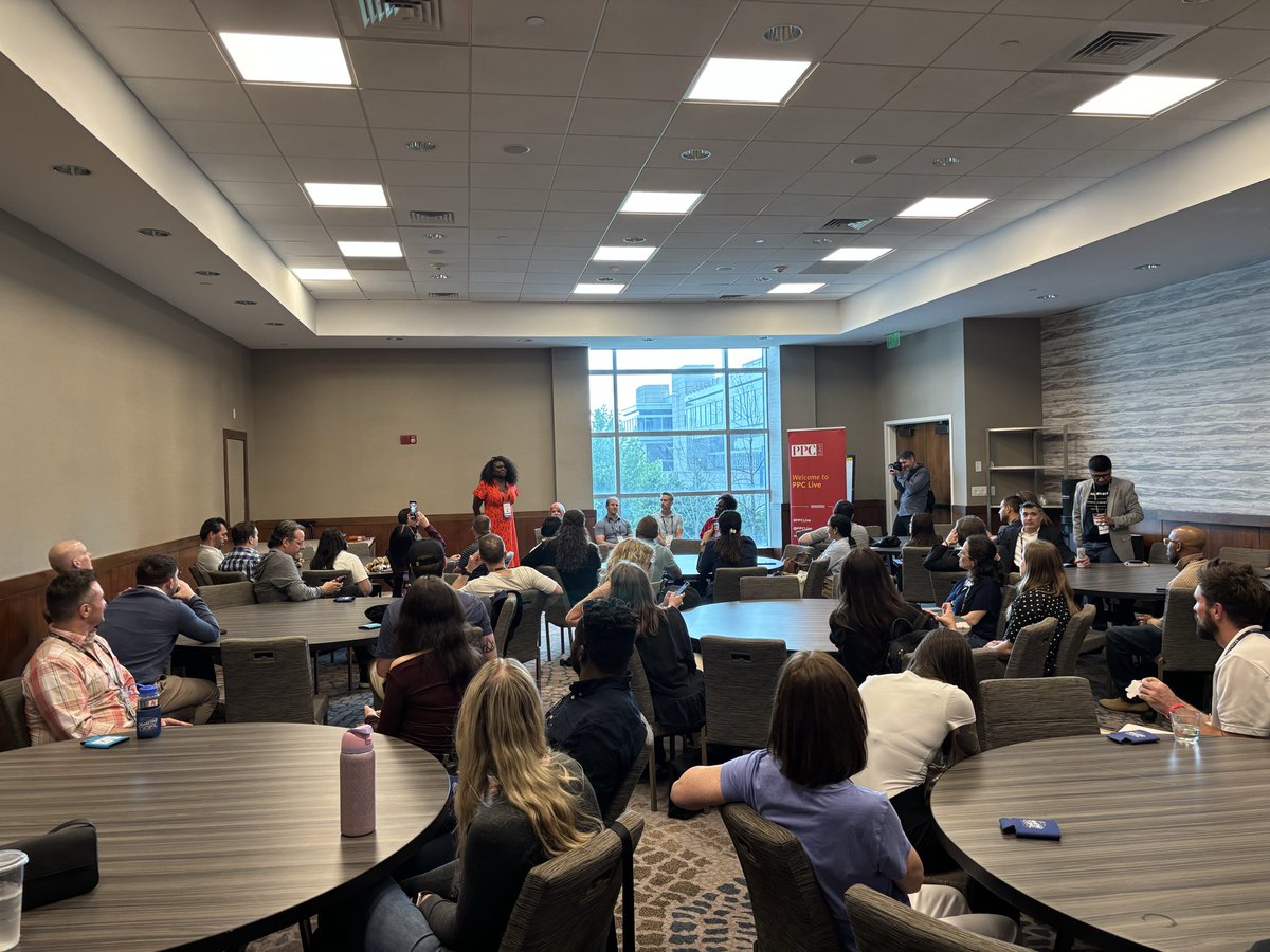 CypressNorth's tweet photo. It’s a full house for #PPCLive! 🤩 @TheMarketingAnu @gregfinn @bigalittlea @AFriedt #SMXAdvanced https://t.co/MjnzhXoLpq