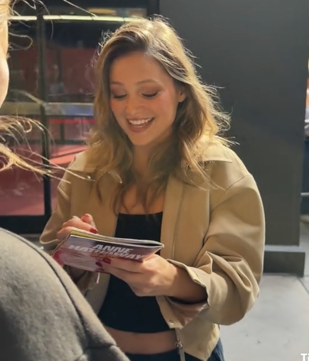 basicolivian's tweet photo. I can’t wait to meet u one day @olivia_holt 🥹 https://t.co/40nGYXfRcr
