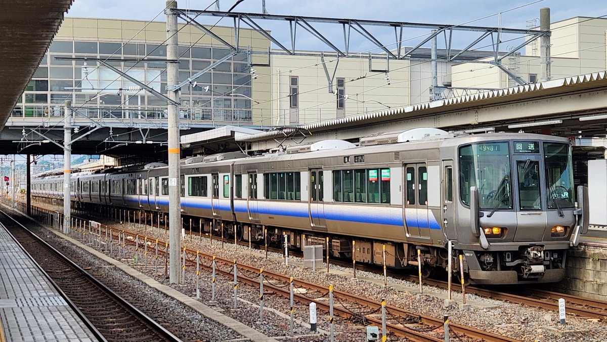 TouzaiRailway's tweet photo. 眠くて幻見てるのか、関空快速が米原にいる気がする https://t.co/MNMqWOxrZw