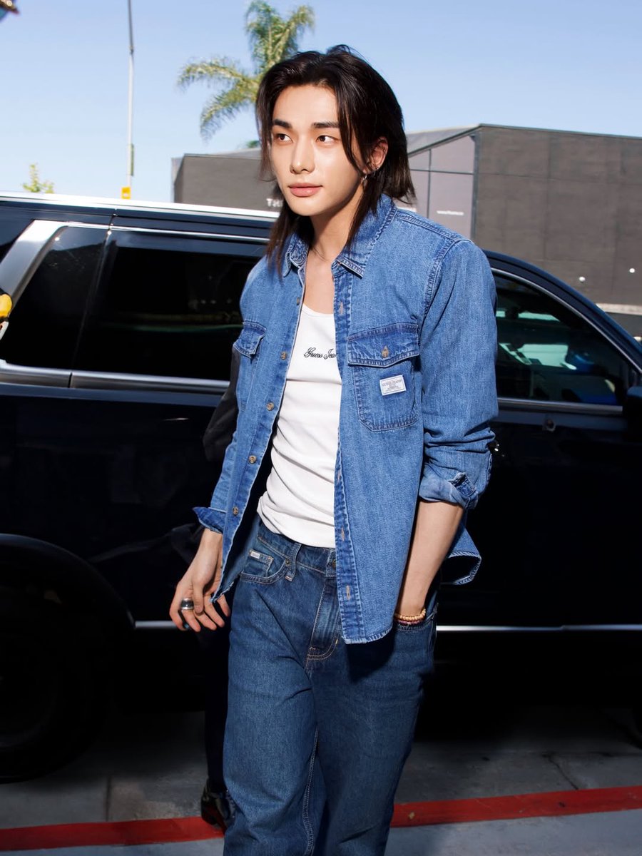 HHJCentral's tweet photo. Hyunjin via celebrity photographer Miles Diggs

HYUNJIN AT GUESS JEANS LA
#HYUNJIN_GUESSJeansMelrose https://t.co/Bq0dAfVIqQ