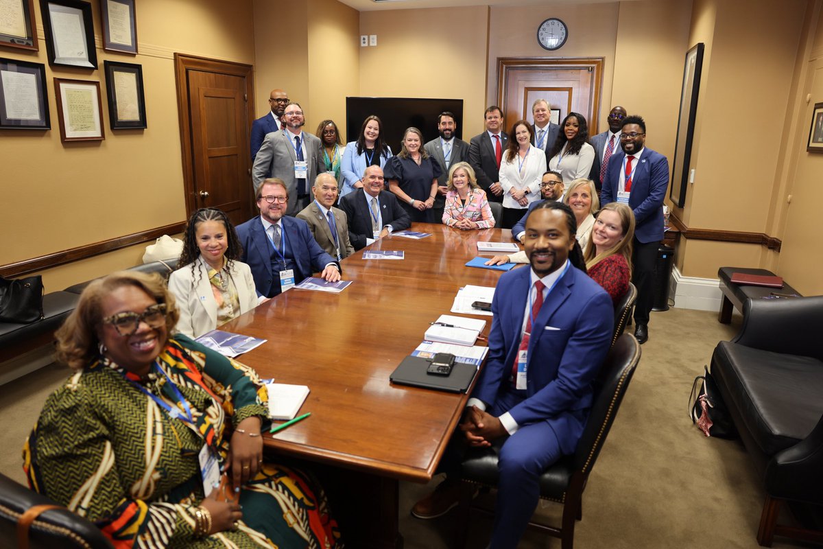 MarshaBlackburn's tweet photo. Great to meet with the Memphis Chamber of Commerce this week. We had a productive discussion on cargo security, the success of the Memphis Safe Task Force, and the city’s economic potential.

Memphis’ future has never looked brighter! https://t.co/pPn8CszWFy