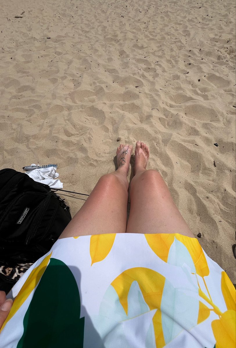 SsweetnessOF's tweet photo. Thighsday from the beach https://t.co/oYnzZYlVvJ