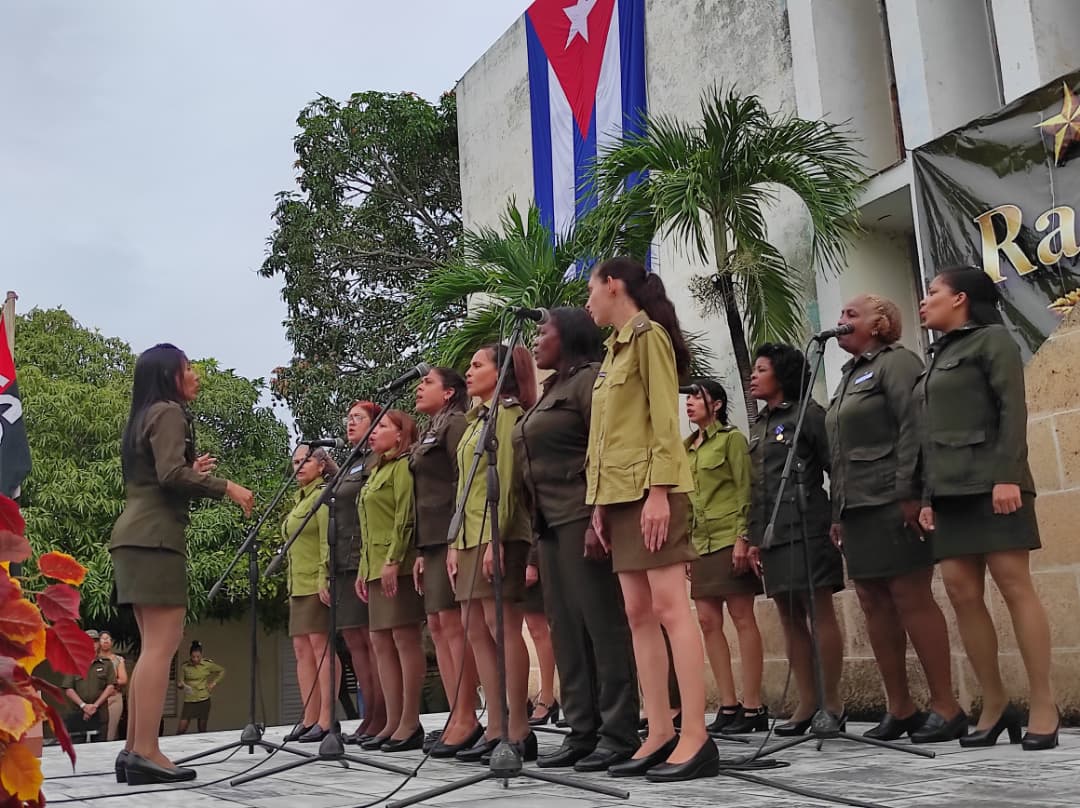 PresidenciaAMPP's tweet photo. En acto de ascenso, reconocimientos y condecoraciones se celebró el 65 Aniversario del MININT en #IslaDeLaJuventud. Gracias a quienes cuiden del orden interior y la tranquilidad ciudadana 🇨🇺✊ #PoderPopular #SentirPinero https://t.co/EDaU2d7bgJ