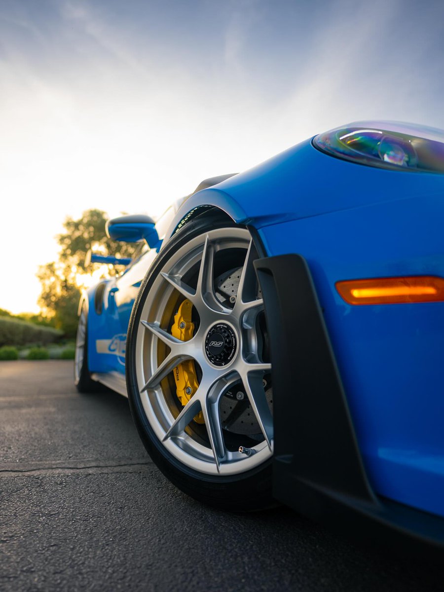 PistolCult's tweet photo. Porsche 911 GT3 RS (992) 💙🦈 https://t.co/5OkgmE4ABI