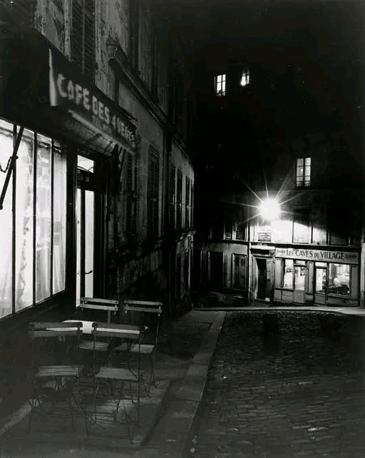 ParisAMDParis's tweet photo. 📸 René-Jacques. 
Café des 4 Vents, rue du Chevalier-de-la-Barre 
1948. Paris 18e Montmartre https://t.co/aBvcxn2TB0