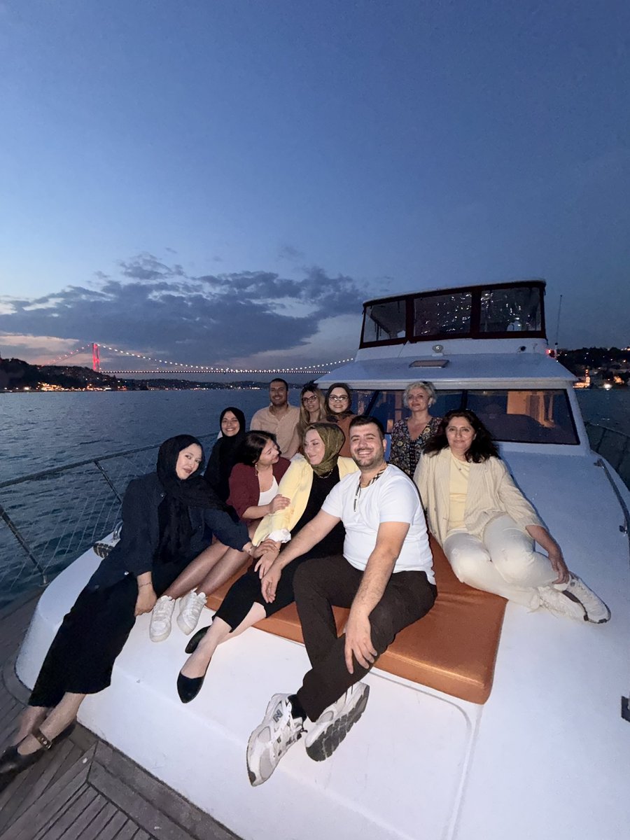 es5352's tweet photo. Gelmiş geçmiş en iyi doğum günü, aile denecek dostlar, tüm mutluluklarımın mimarı canım Eşim.. Hamd to Allah ✨ https://t.co/Jt79mC2UYs