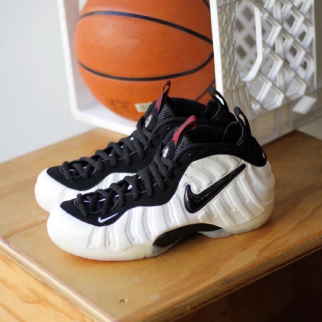 snkr_twitr's tweet photo. AD: PRICE DROP at $149.98
Nike Air Foamposite Pro 'Pearl'

Shop -> https://t.co/IJ1eLBGQBq https://t.co/2OqdTYZh9H