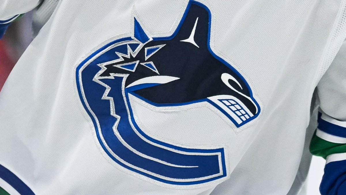 PuckPedia's tweet photo. 🚨Front Office News

NHL player agent Daren Hermiston is expected to move from @the_team_hockey (formerly Wasserman Hockey) into the #Canucks front office, PuckPedia has learned.

He has 8 active clients, including #Canucks Arshdeep Bains.

Read more:

https://t.co/gTpT0RtN65 https://t.co/frk9apwr7z