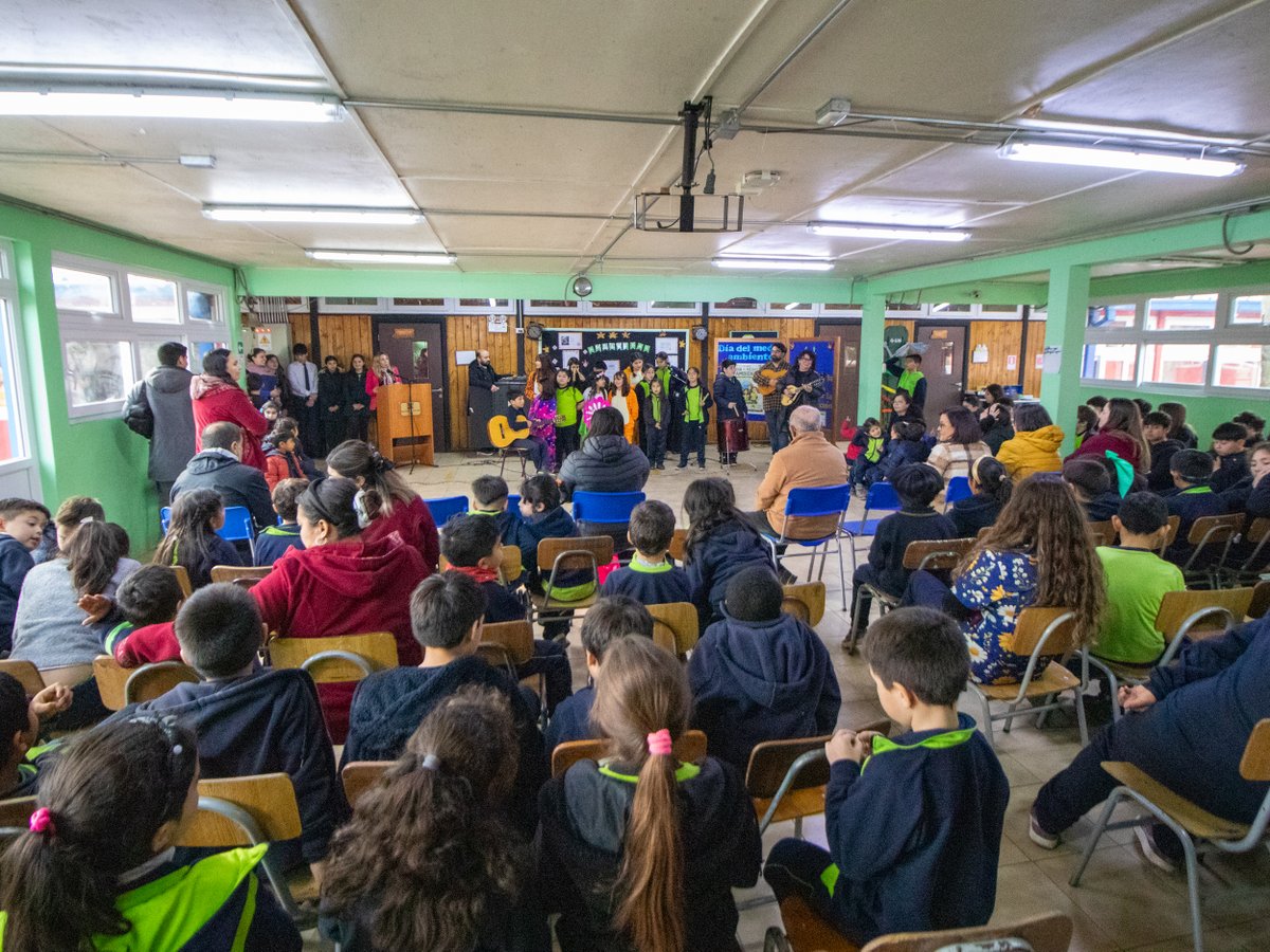 mmanuble's tweet photo. 🙋‍♀️ En la Escuela Manuel Antonio Castillo Velasco de San Carlos conmemoramos el #DíaDelMedioAmbiente, donde estudiantes y docentes demostraron su compromiso con el cuidado del entorno a través de iniciativas como ecoladrillos, huertos escolares y reutilización de residuos. https://t.co/Ue3yw0o0fX
