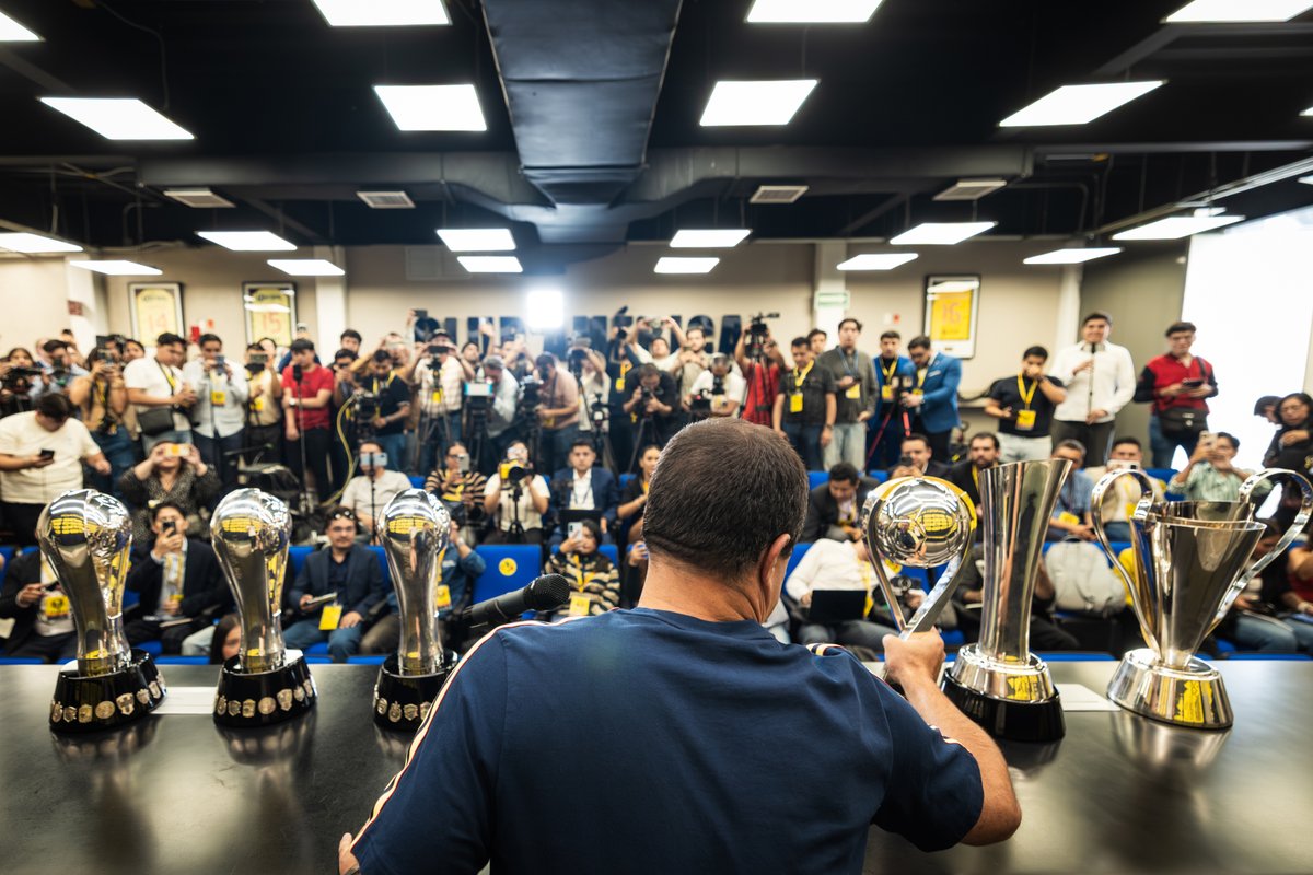 ClubAmerica's tweet photo. Hace 3 años, todo comenzó aquí. Hoy, termina a lo grande. Gracias, André.

#LegadodeCampeón https://t.co/w8wmiySXJO