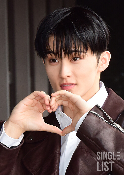 slist2015's tweet photo. 마크, 세계 환경의 날 행사 참석…자작곡 ‘레디 오어 낫’ 무대
#마크 #MARK
#Upper_Room_MARK
#어퍼룸
#어퍼룸_마크
#세계환경의날
#UpperRoom
#Upper_Room
⬇관련기사⬇
https://t.co/nQLWQsm2cH https://t.co/sKgMDY8B1V