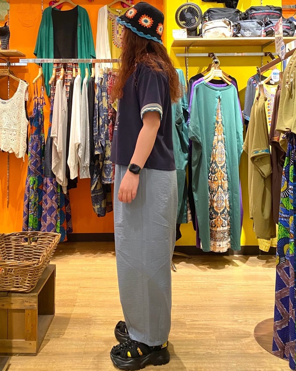 TITICACA_'s tweet photo. 長崎ココウォーク店 / おら
160cm
 
襟と袖口がうねうねなリンガーT🌼
この一癖がかわいい♡
プリントはマリーゴールドです♪
Tシャツに合わせてブルーのパンツをチョイスしました♪

▼着用アイテム
https://t.co/hsIekxqZru https://t.co/CzFkhpLwSX