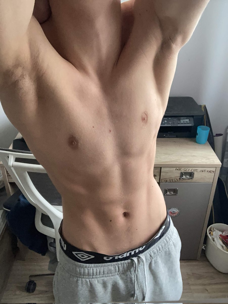 Texturalol3's tweet photo. Any teenage boys need daddy? I'm here just DM me https://t.co/tdNkvCP3so