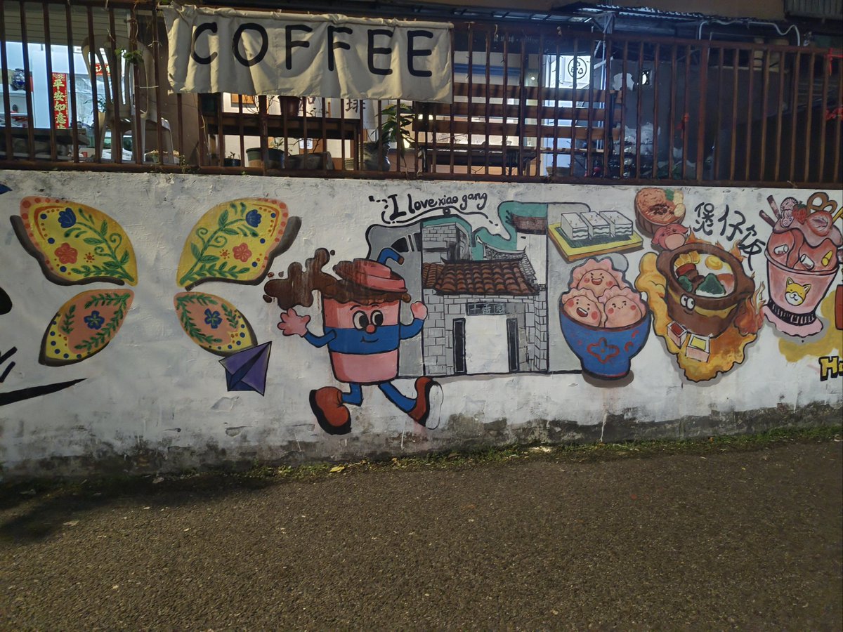 smith_ashl49335's tweet photo. Spent a magical afternoon losing myself in the local street art workshop—turned blank walls into tiny, vivid stories with new artist friends. https://t.co/y8guoJDTdg