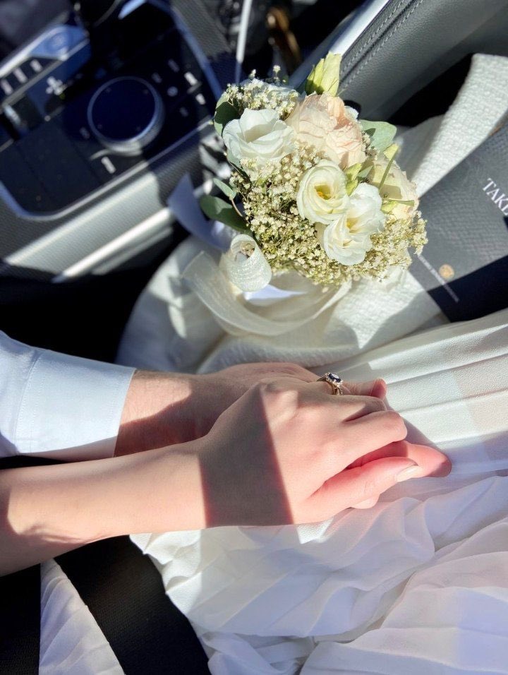 halimam663's tweet photo. شعرت كأن العالم كله بحوزتي
رُغم أنها كانت يدك 🩵🩵💍.

#A_H_2015 https://t.co/rCQDAG0nk2