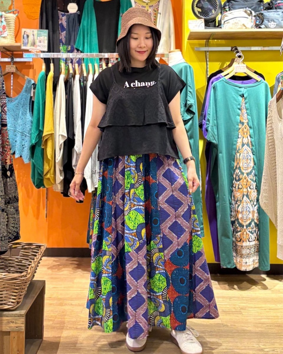 TITICACA_'s tweet photo. 長崎ココウォーク店 / しまっちょ
164cm
 
アフリカン柄スカートは明るい色味が夏らしくて華やかなのでコーデの主役に🌷
シアーTシャツとジャカードのキャミソールはブラックで締め色に★

▼着用アイテム
https://t.co/mAqnkDsaqU https://t.co/clz0SkwXot