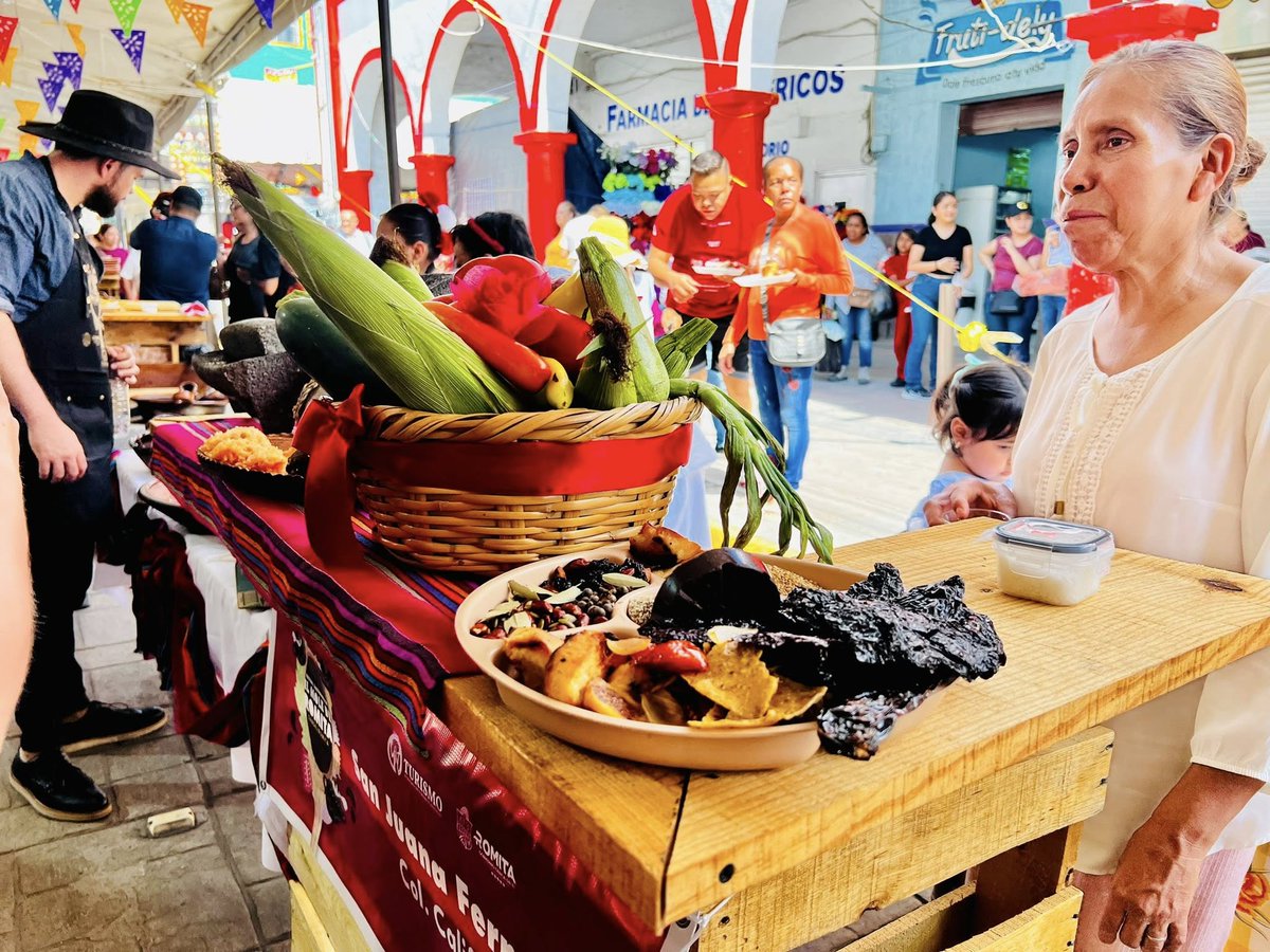guanajuato's tweet photo. Un evento para saborear, comer y disfrutar con el 2⃣ Festival Gastronómico el Mole de #Romita 🍗🥘 este 07 de junio ¡Te esperamos! 😉desde la 1 pm en Calle Hidalgo,Zona Centro📍ven a este gran evento que reconoce el talento de nuestras cocineras tradicionales y celebra uno de los platillos más representativos de nuestra cultura🇲🇽😍 recuerden que ¡Sin mole no hay fiesta! 😉.