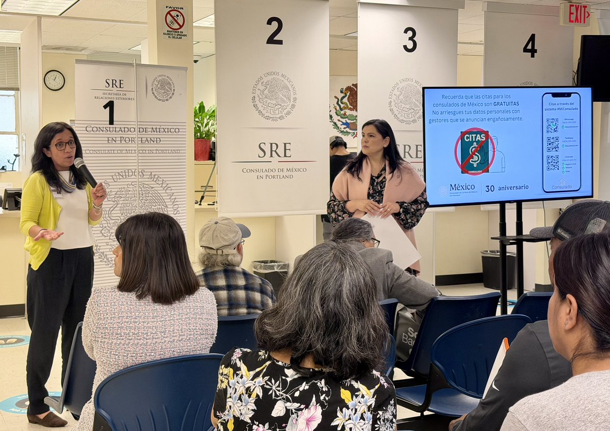ConsulMexPot's tweet photo. 📢🇲🇽 En nuestra #AudienciaPública dialogamos con la comunidad sobre la importancia de obtener citas únicamente a través de los canales oficiales.
Recordamos que todas las citas son completamente gratuitas. #AcércateATuConsulado para recibir información y orientación confiable. https://t.co/U3zdQX9DjM