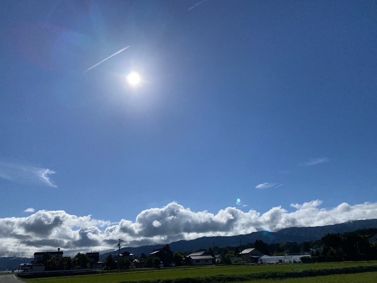 inadani49's tweet photo. おはよー！暑くなりそうな日差し
輪っか出来てる今朝の雲おもろ。 https://t.co/a2iN4N1eyT