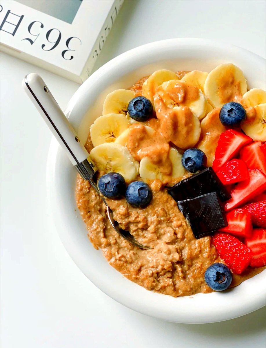 Stephen64580260's tweet photo. Fueling my afternoon with a warm bowl of oatmeal topped with fresh blueberries and a sprinkle of cinnamon—simple, cozy, and perfectly satisfying! https://t.co/qv47XaYn8b