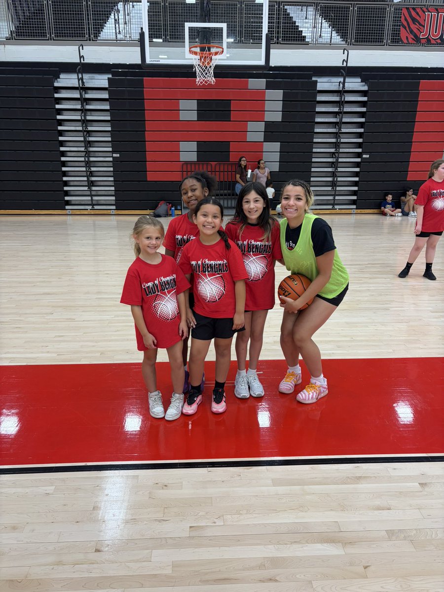 braswell_gbball's tweet photo. This week’s camp owes us nothing!

That’s it, that’s all! 

Parents, THANK YOU!

#1ockedin ❤️🖤 https://t.co/5HfcKCjWZr