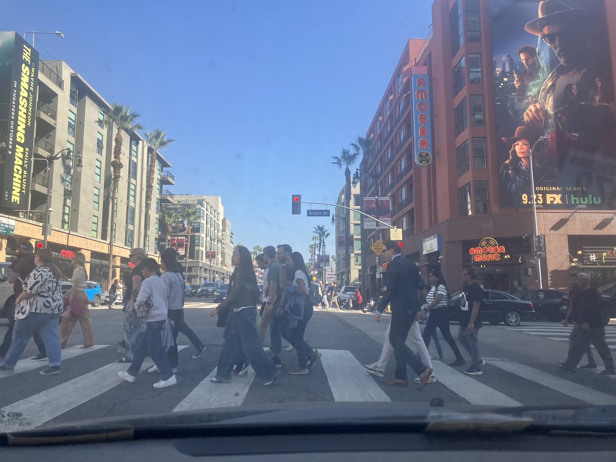 N65Michelle's tweet photo. @hoffman1953 @susancrabtree Like what? This is the same block from the opposite direct now. https://t.co/6zhO4SZ4aN
