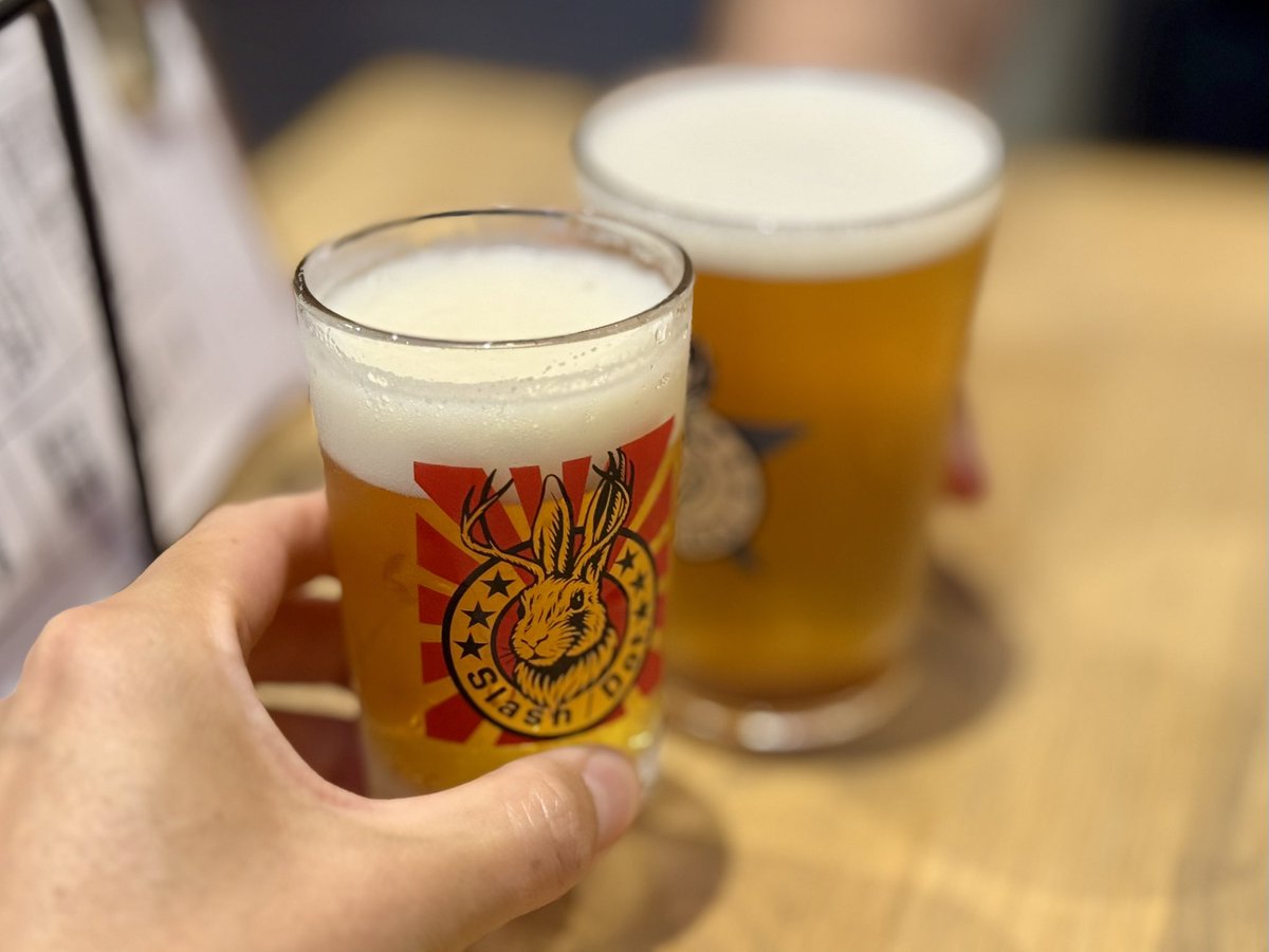 beermaps's tweet photo. 【注目イベント開催🔥】麻布十番の「Slash/Dot.」を再プッシュ👊🏻樽生は国内外ブルワリーから12TAP、缶やボトルも50種以上を取扱い🍺生地にこだわった自家製ピザなどフードも魅力です🍕本日よりあのToppling Goliathのクラフトビールを6時間飲み放題でなんと5,000円👀最高に狂ってます😇#ビアマップス https://t.co/0Bkh63XueZ
