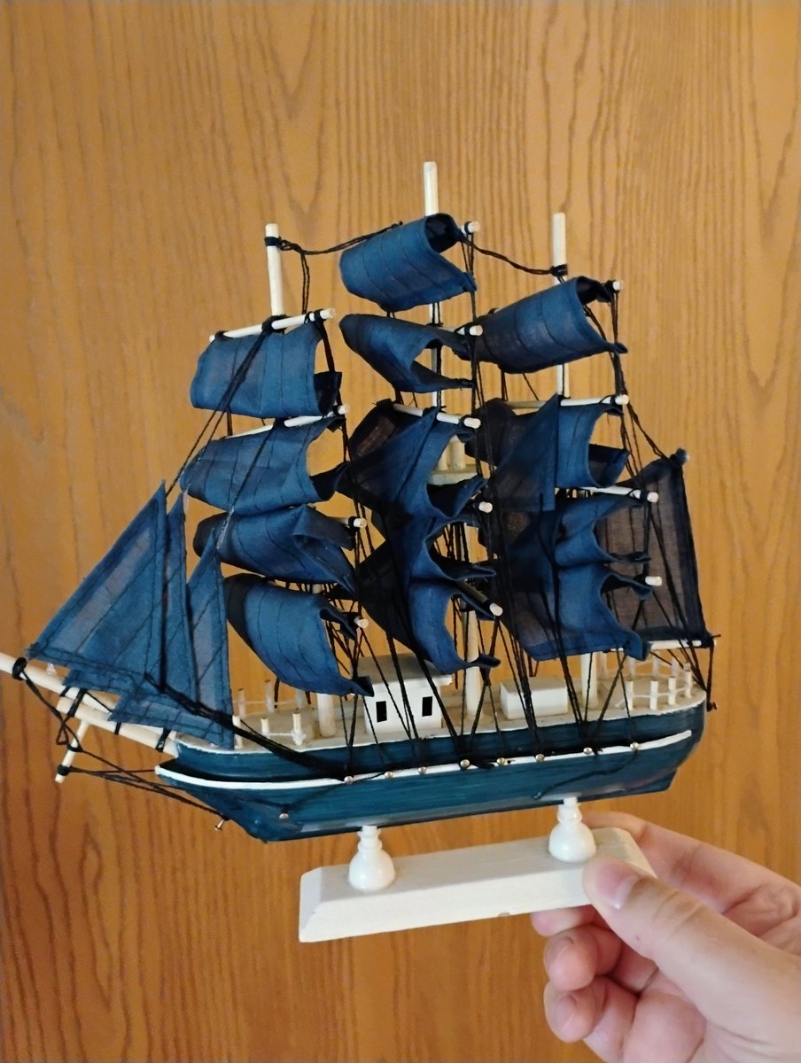 Vanthica's tweet photo. This is my third ship, I own. The other two are smaller and in bottles. Found this at Goodwill. I love it! https://t.co/KoxdO8aJML