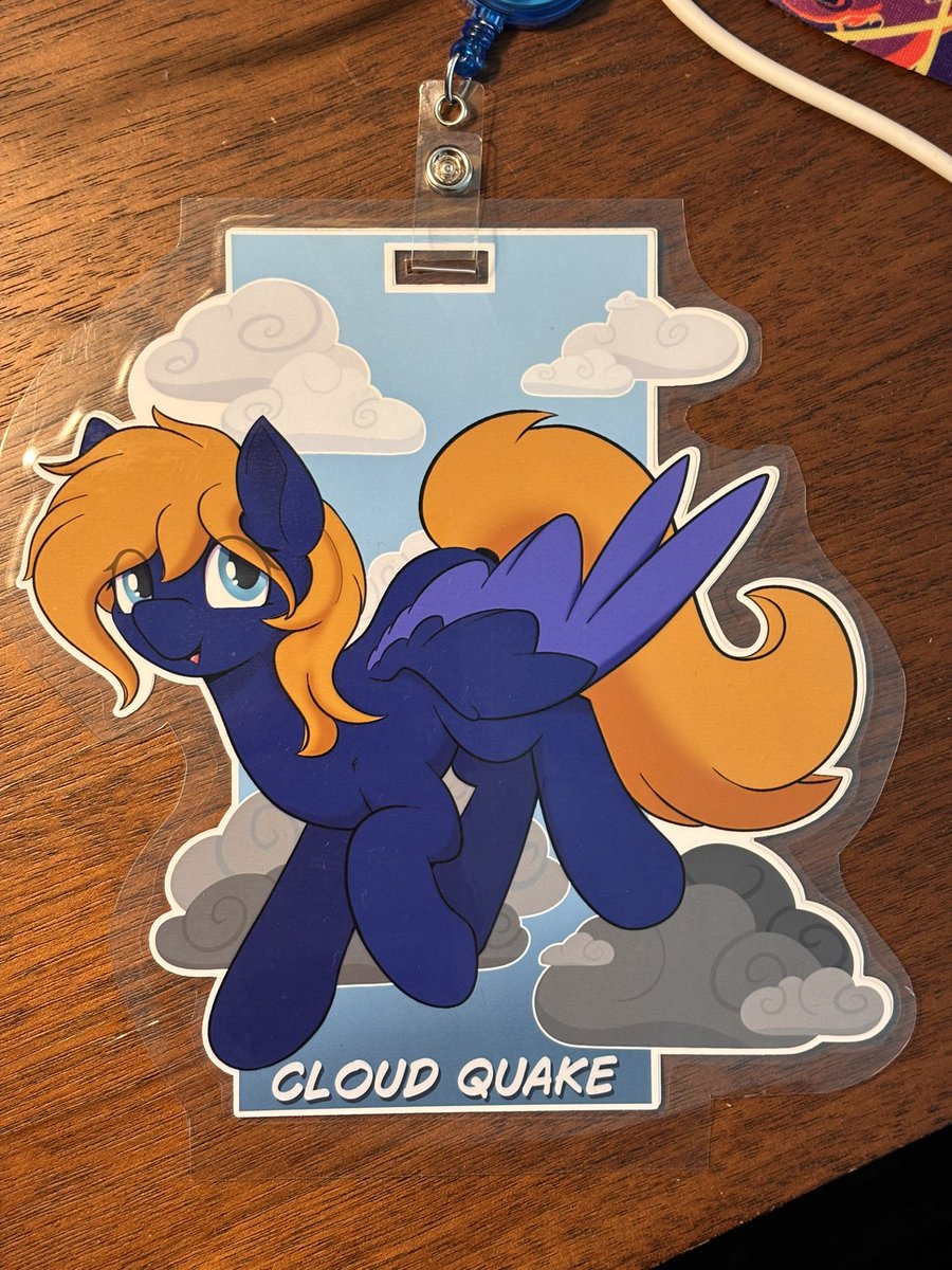 CloudyBirb's tweet photo. I’ve been trying to do more badge making and got this one done for myself! https://t.co/wzOMAqLKpv