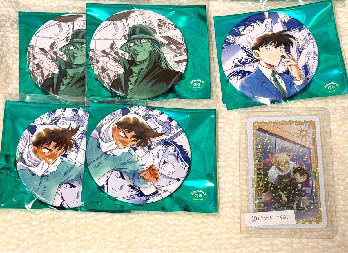 cross_tea's tweet photo. 【交換希望】
名探偵コナン アプリ 復刻デザインBIG缶バッジ

【譲】新一、ジン、平次

【求】コナン、安室

※郵送交換希望
※コナン単体取引不可、安室含むお取引を希望

お声掛け重なった場合は購入済みの方を優先致します。 https://t.co/JQxYdv2YGL