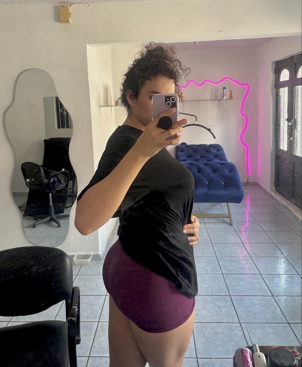 lailamontemayor's tweet photo. Soy una mujer #trans y obvio soy consciente que no soy mujer biológica, soy mujer trans,pero no por eso merezco menos respeto ni nada por el estilo 
Amo lucir trans(:🏳️‍⚧️ https://t.co/py7cclPwkN