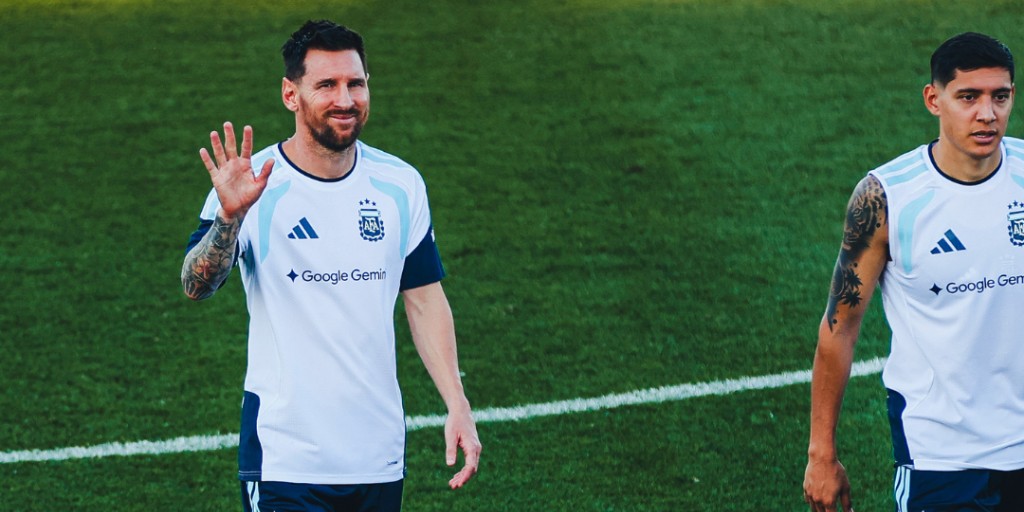SportingKC's tweet photo. World champions. Our training ground. 🇦🇷🏠

Welcome, @Argentina https://t.co/fCBrq6IoCZ