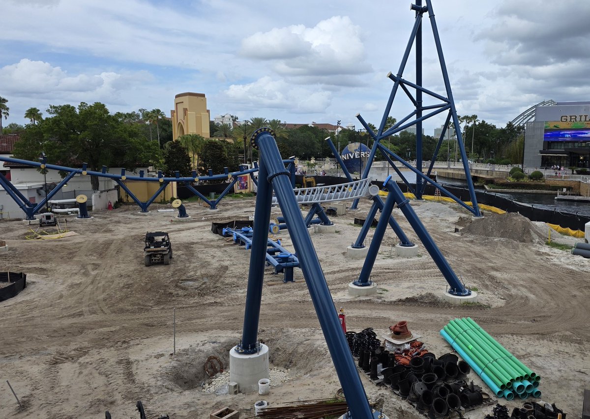 Coastercrew's tweet photo. On a scale of 1-10, how hyped are you for a drifting coaster in Orlando? 👇 @UniversalORL https://t.co/tOlAs6jkXe