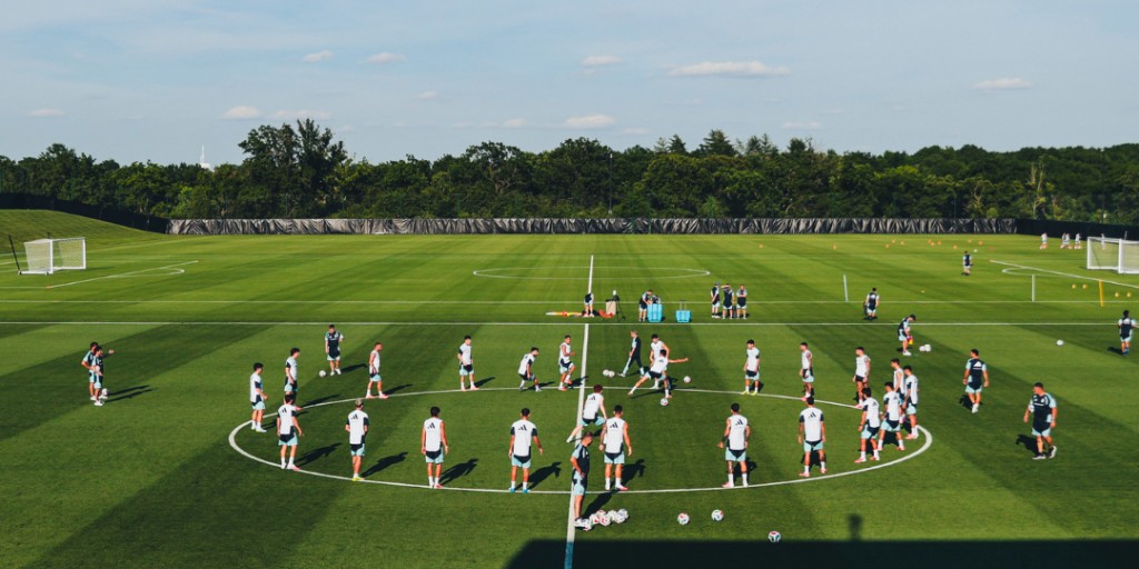 SportingKC's tweet photo. World champions. Our training ground. 🇦🇷🏠

Welcome, @Argentina https://t.co/fCBrq6IoCZ